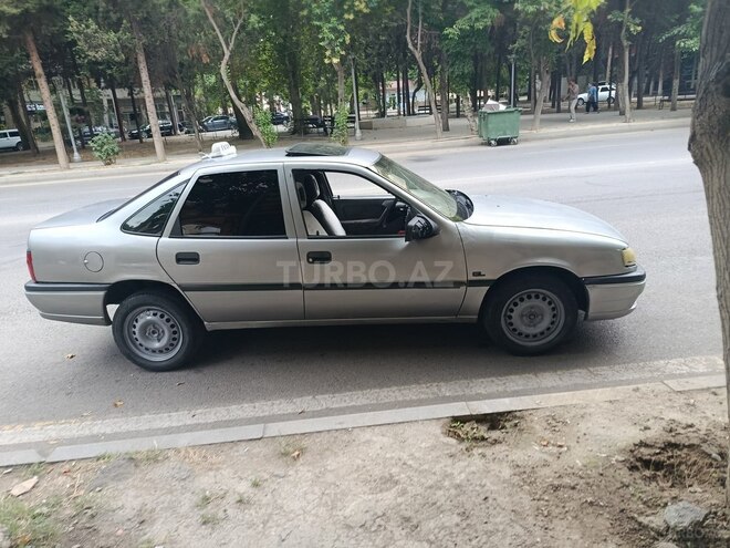 Opel Vectra-4