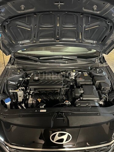 Hyundai Elantra-13
