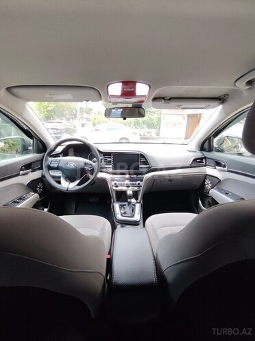 Hyundai Elantra-4