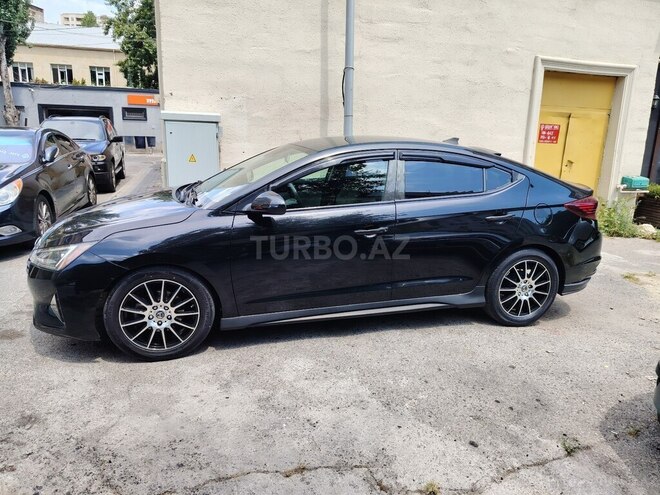 Hyundai Elantra-2