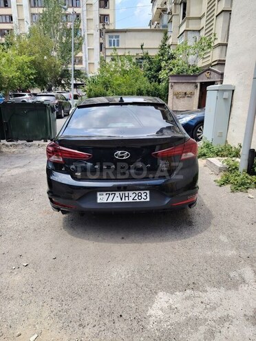 Hyundai Elantra-3