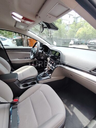 Hyundai Elantra-6