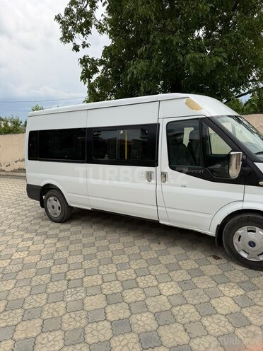 Ford Transit-9