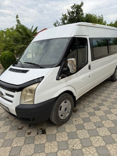 Ford Transit-8