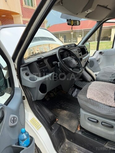 Ford Transit-5