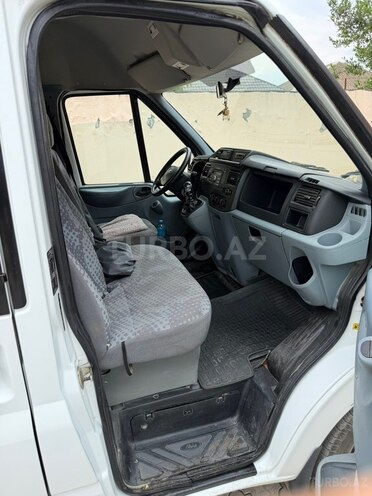 Ford Transit-4