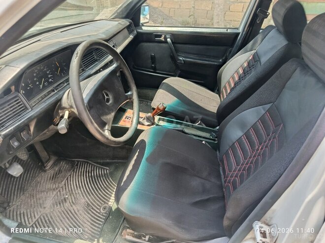 Mercedes 190-5