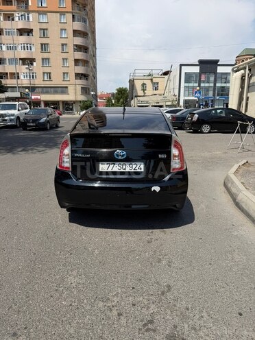 Toyota Prius-5