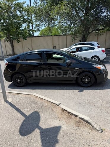 Toyota Prius-4