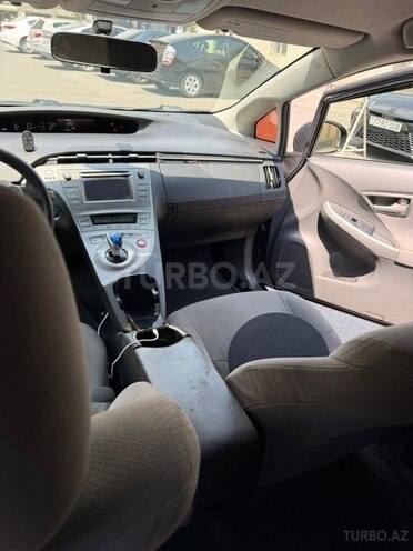 Toyota Prius-10