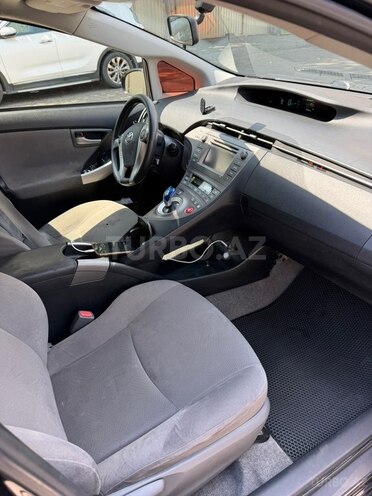 Toyota Prius-11
