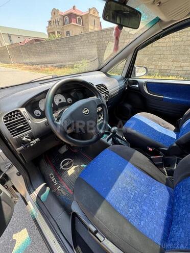 Opel Zafira-12