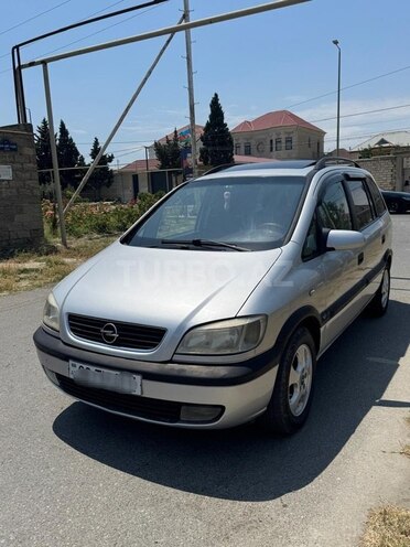 Opel Zafira-5