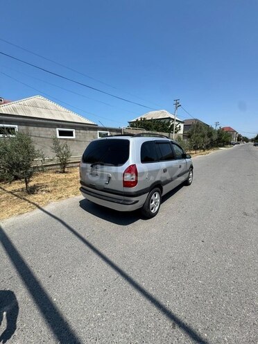 Opel Zafira-10