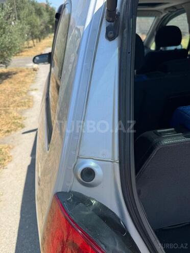 Opel Zafira-15