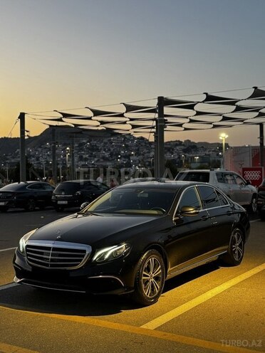 Mercedes E 220 d-1