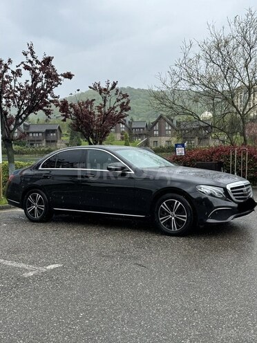 Mercedes E 220 d-4