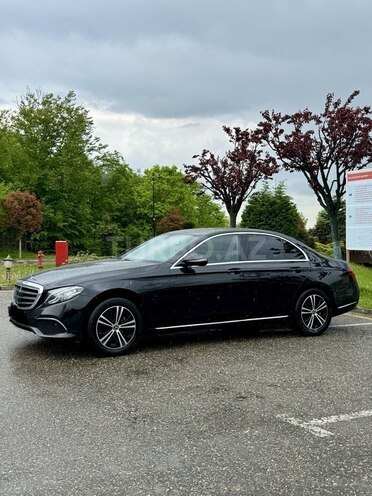 Mercedes E 220 d-3