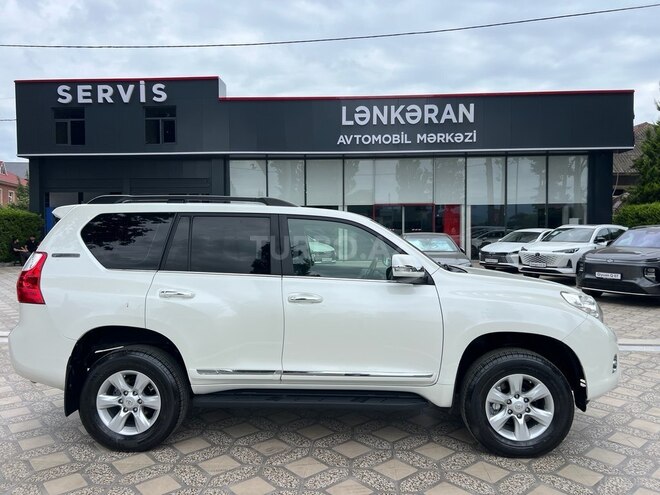 Toyota Land Cruiser Prado-5