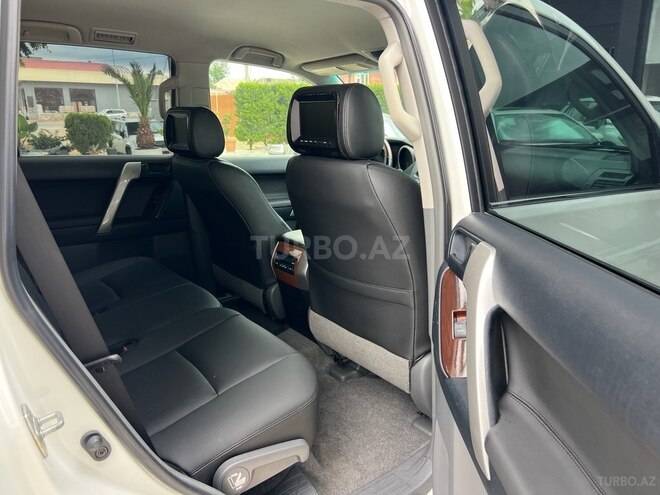 Toyota Land Cruiser Prado-12