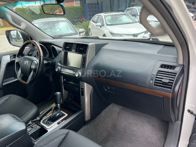 Toyota Land Cruiser Prado-13
