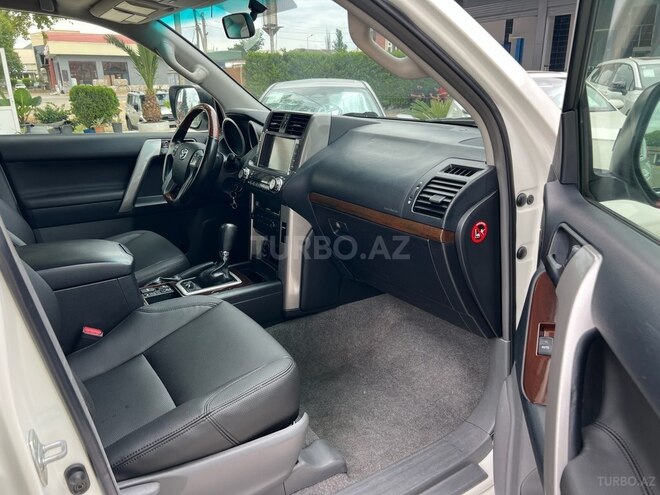 Toyota Land Cruiser Prado-11