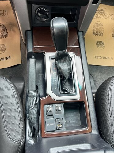 Toyota Land Cruiser Prado-21