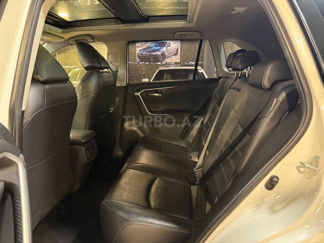 Toyota RAV4-9