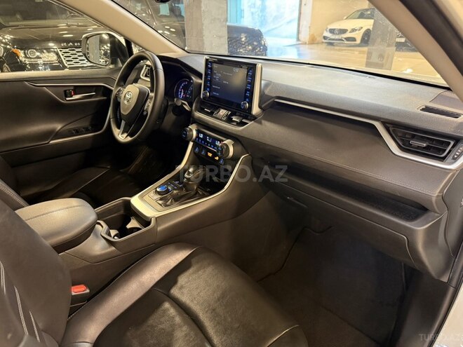 Toyota RAV4-12