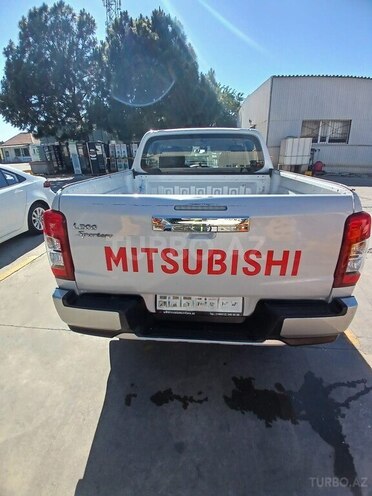 Mitsubishi L200-11
