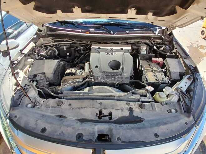 Mitsubishi L200-12