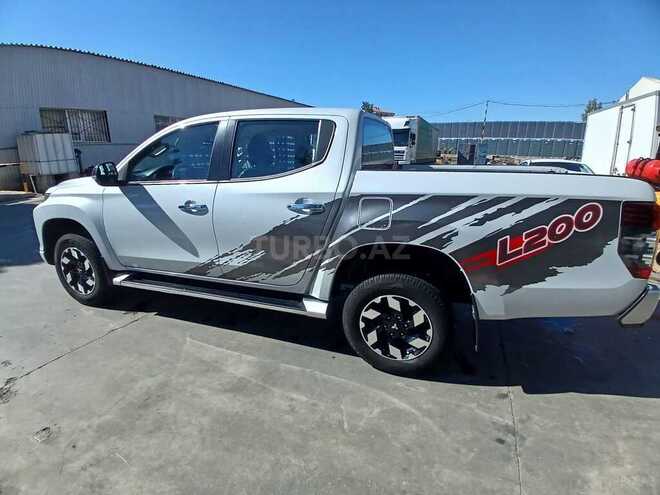 Mitsubishi L200-9