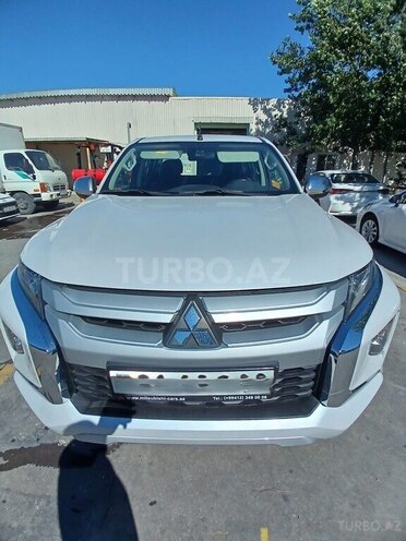 Mitsubishi L200-1