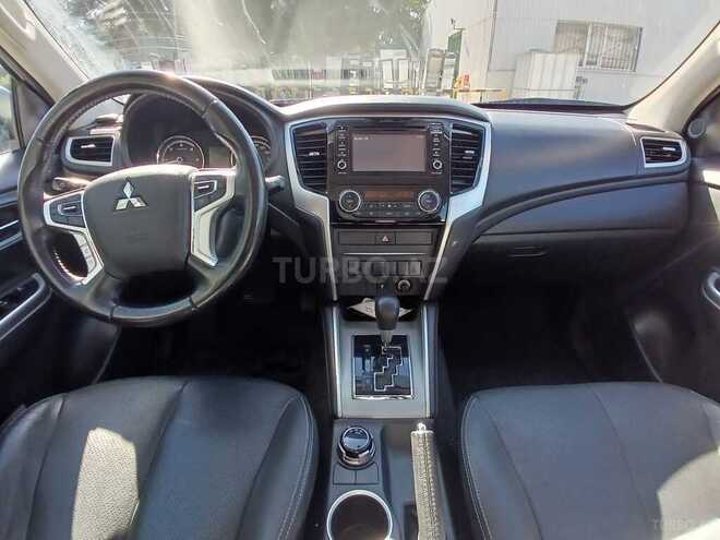 Mitsubishi L200-2