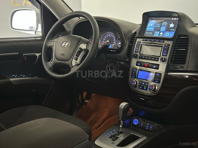 Hyundai Santa Fe-13