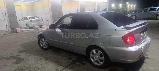 Hyundai Accent-13