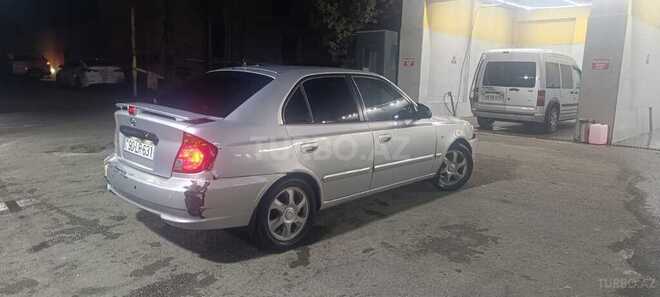 Hyundai Accent-14