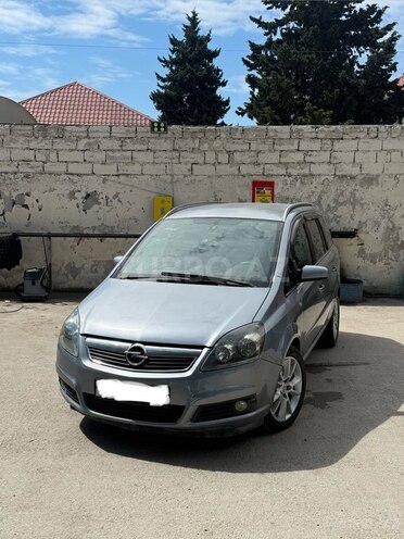 Opel Zafira-1