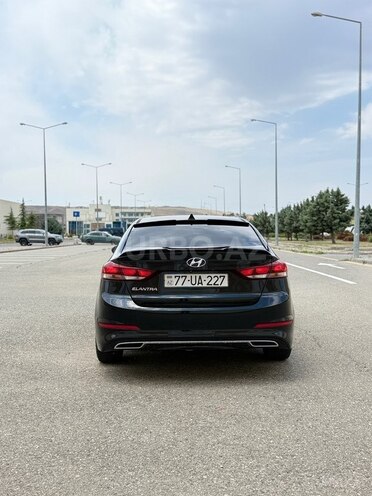 Hyundai Elantra-4