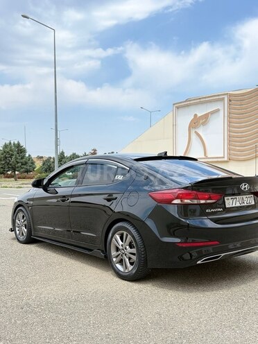 Hyundai Elantra-2