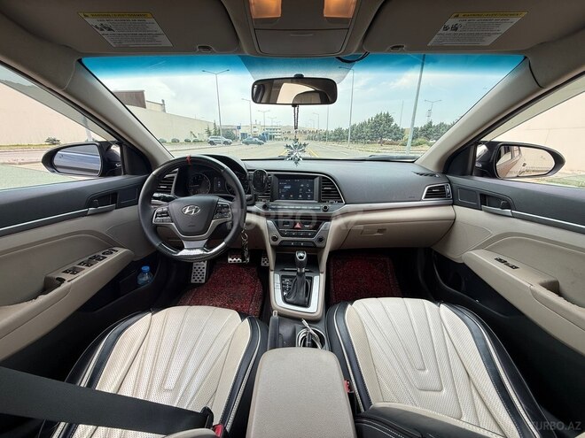 Hyundai Elantra-8