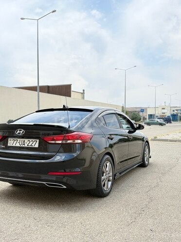 Hyundai Elantra-5