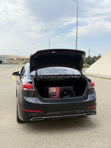 Hyundai Elantra-6