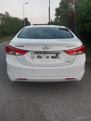 Hyundai Elantra-3