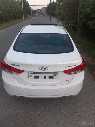 Hyundai Elantra-8