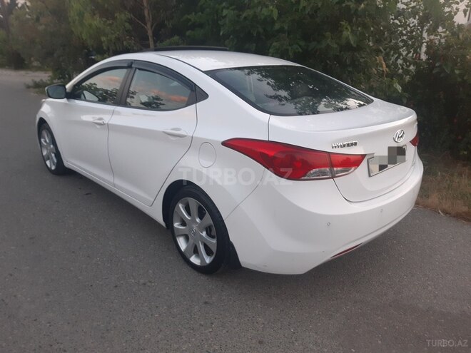 Hyundai Elantra-9