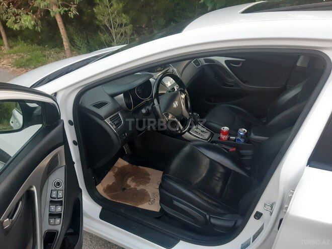 Hyundai Elantra-6