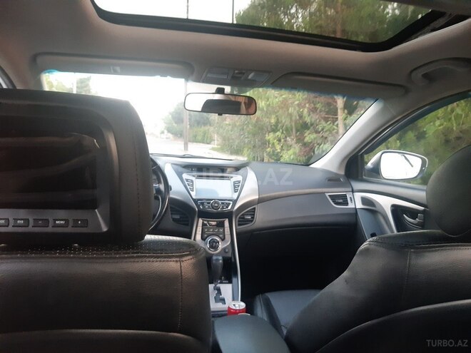 Hyundai Elantra-4