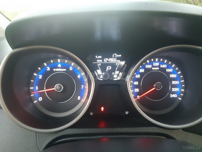 Hyundai Elantra-2