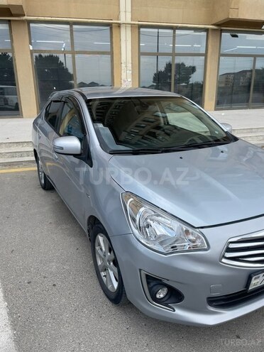 Mitsubishi Attrage-4